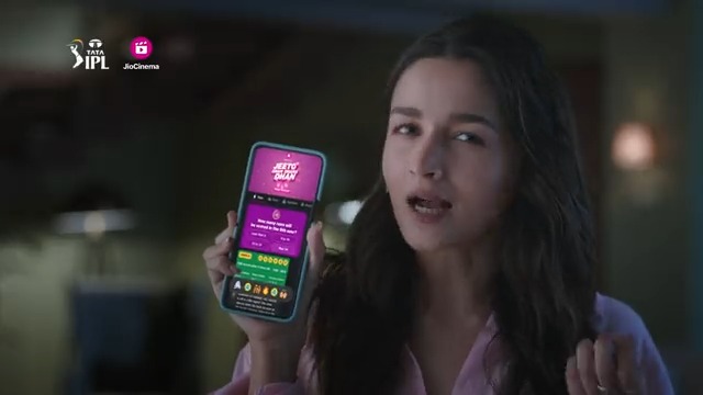 Match Dekhne ke liye Landscape mode, #JeetoDhanDhanaDhan ke liye Portrait mode! 📲 Flip your phone to portrait mode to answer a simple question before every over when you watch #IPLonJioCinema &amp; stand a chance to Win a Car every match! #TATAIPL #IPL2023 | Alia Bhatt