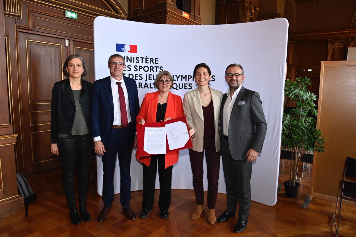 Nos étudiants doivent pouvoir faire➕de sport dans le cadre de leur cursus. C'est essentiel pour leur santé, leur bien-être et les aidera aussi à réussir! Avec Sylvie Retailleau nous réunissions hier tous les acteurs pour faire le point sur comment, ensemble, agir pour les y aider ⤵️
