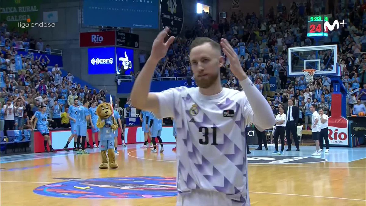 💙 Un recibimiento especial para un breoganista de corazón, Dzanan Musa. Inevitable no emocionarse. Cosas que solo pasan en la #LigaEndesa 🙌 📺 Movistar Plus | Dzanan Musa #LigaEndesa #ListosParaRomperla