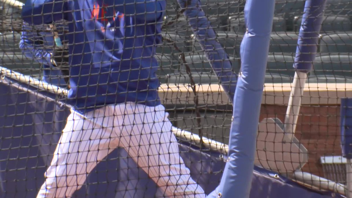 Francisco Álvarez gets some work in the cage 💪