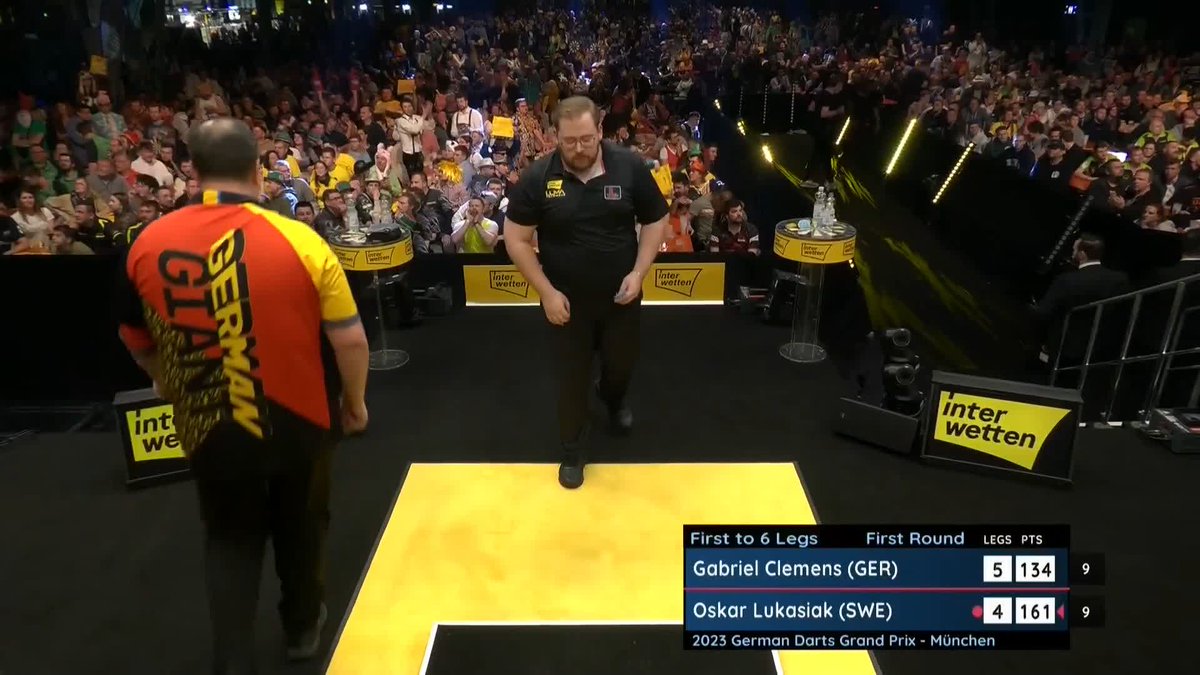 JOY FOR CLEMENS! Gabriel Clemens sends the Munich crowd home happy with a 6-4 victory over Swedish debutant Oskar Lukasiak. 📺 | #ET4 R1