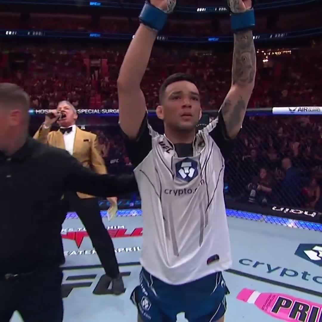 Christian Rodriguez gets it done! 👊 💰🖕🏻 hands Raul Rosas Jr. his first career loss at #UFC287!