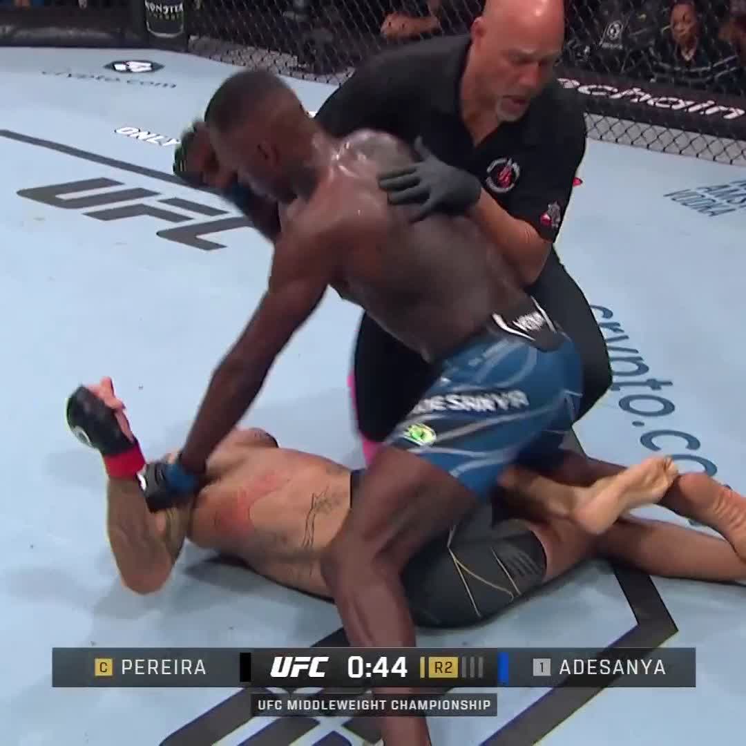 ADESANYA GETS ONE BACK! HE KNOCKS PEREIRA OUT COLD! 😱 #UFC287