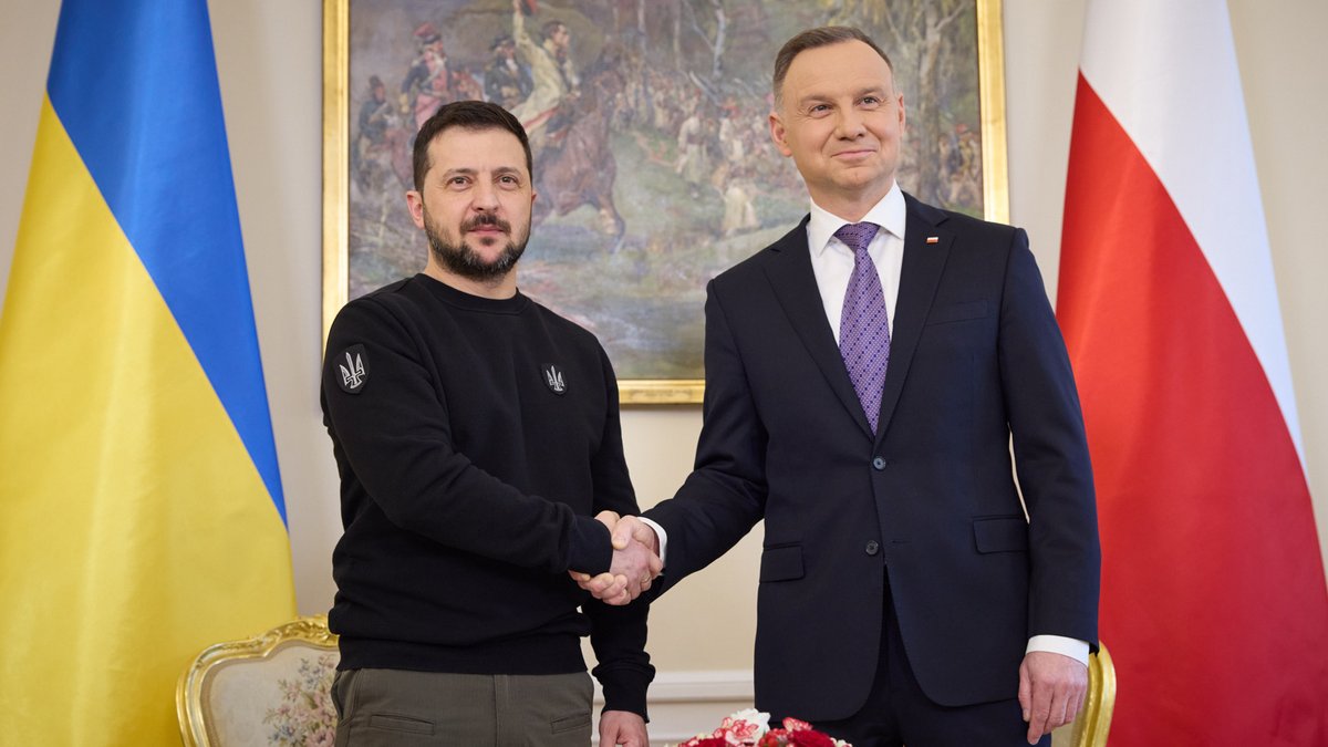 My visit and negotiations in Warsaw were another step towards victory. Thank you for the agreed decisions, for the powerful defense package. Thank you for the lives we save with our solidarity! 🇺🇦🇵🇱