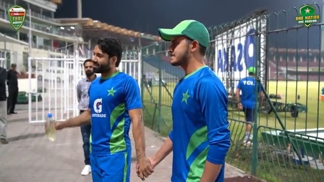 Future stars 🤝 Current stars Pakistan U19 players interact with the seniors 🙌 Full video ➡️ #PakistanFutureStars | #PAKvNZ | #CricketMubarak