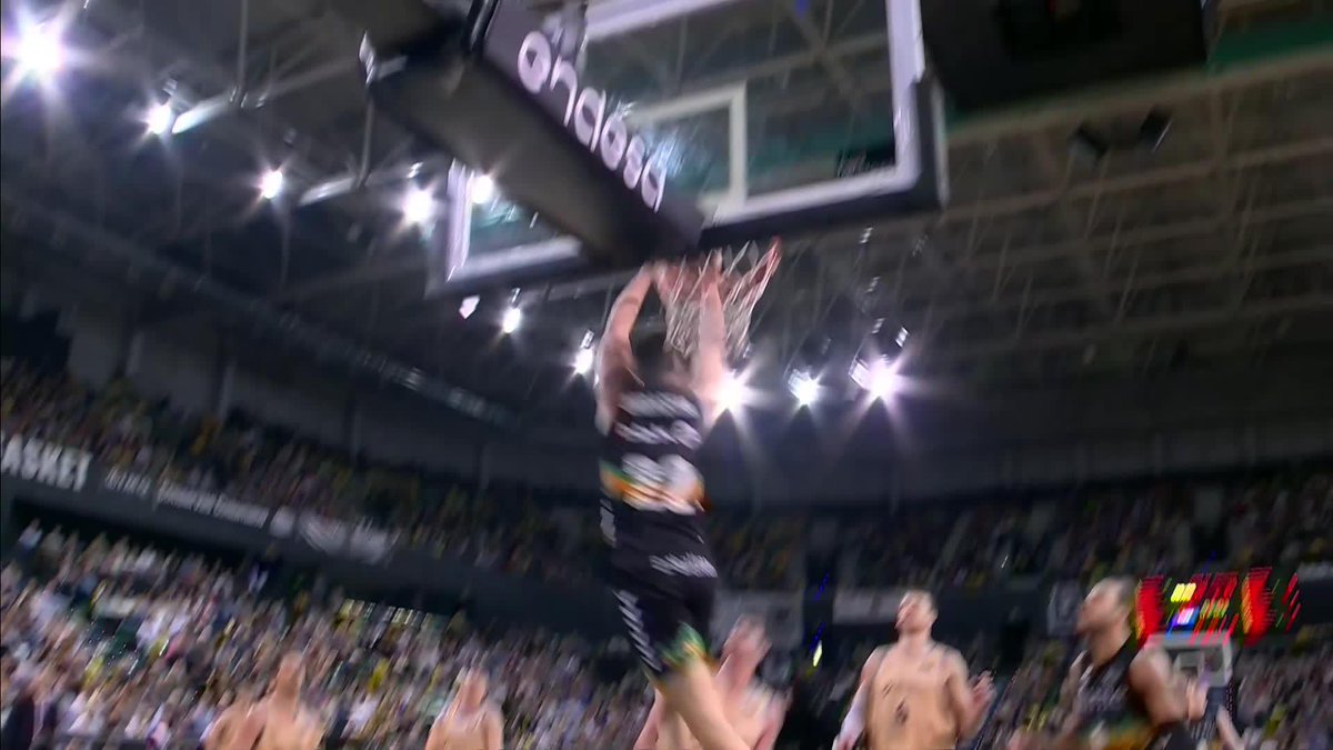 😳😳😳😳😳😳 ¡Qué 𝙊𝘽𝙍𝘼 𝘿𝙀 𝘼𝙍𝙏𝙀 de mate de concurso se ha marcado Xavi Rabaseda! ¡Para enmarcártelo en el salón de casa! 📺 Basket en Movistar Plus #LigaEndesa | Surne Bilbao 😎 #ListosParaRomperla