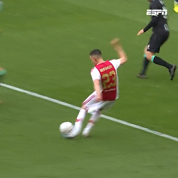Wat heeft Berghuis als Paasontbijt gehad? 😳🐣 ⚽ 6' ⚽ 27' #ajafor