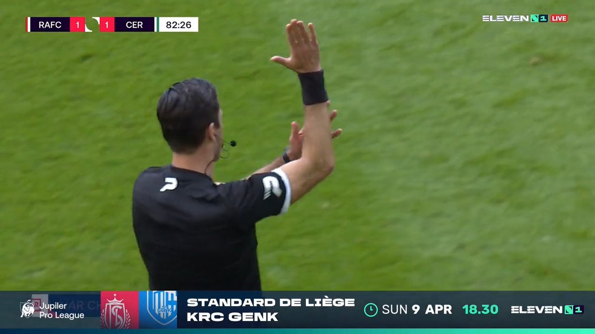 ⚠️︱De bal gaat op de stip na een VAR-interventie! 🖐️📺 #ANTCER