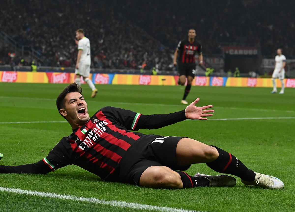 This is our DNA 🧬 This is #ACMilan 🔴⚫ #UCL #MilanNapoli #SempreMilan