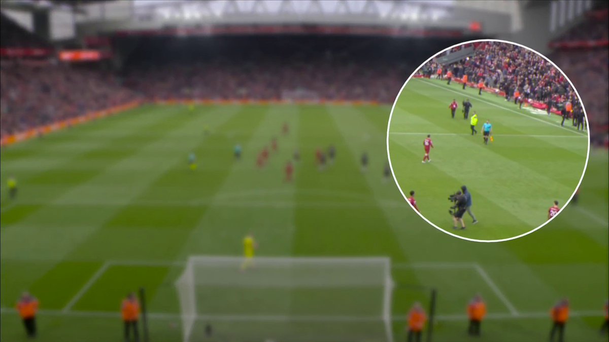 Andy Robertson claims to have been elbowed in the throat by the assistant referee 😳