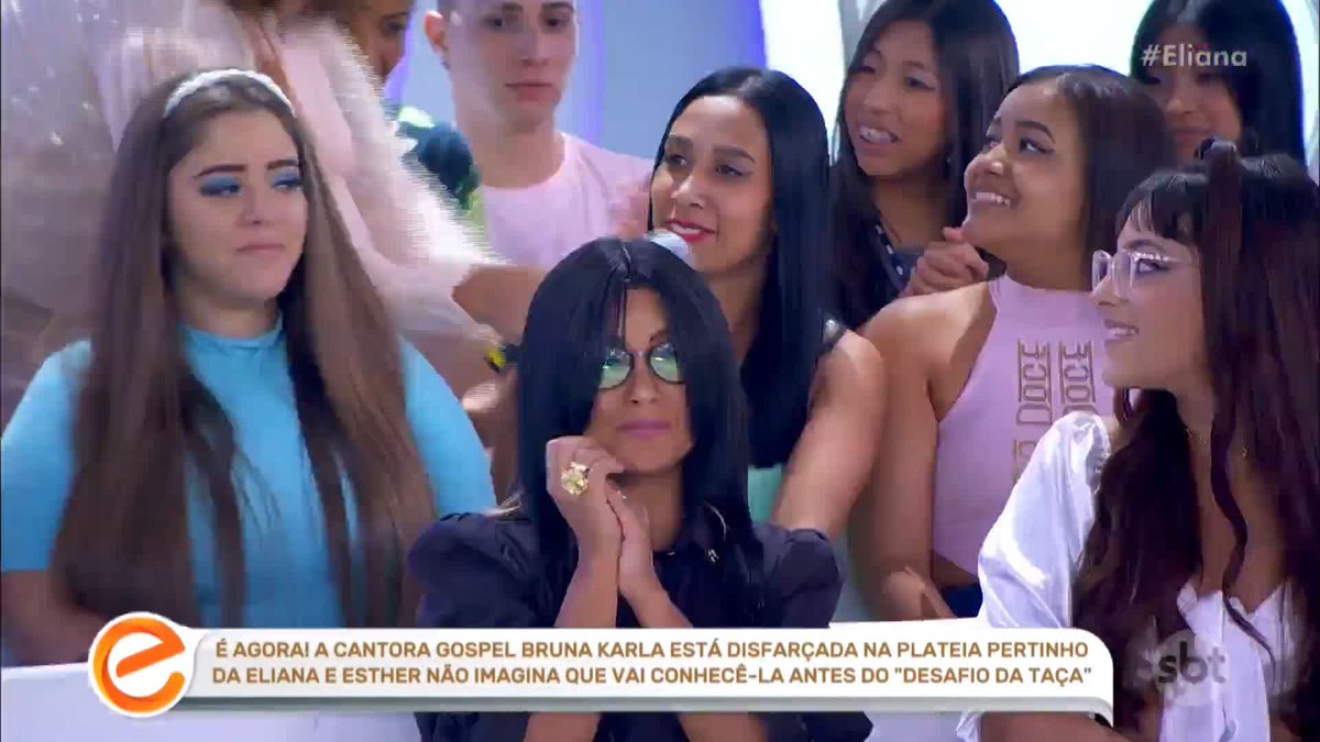 Todo mundo acompanhando a colega da plateia, gostamos #Eliana