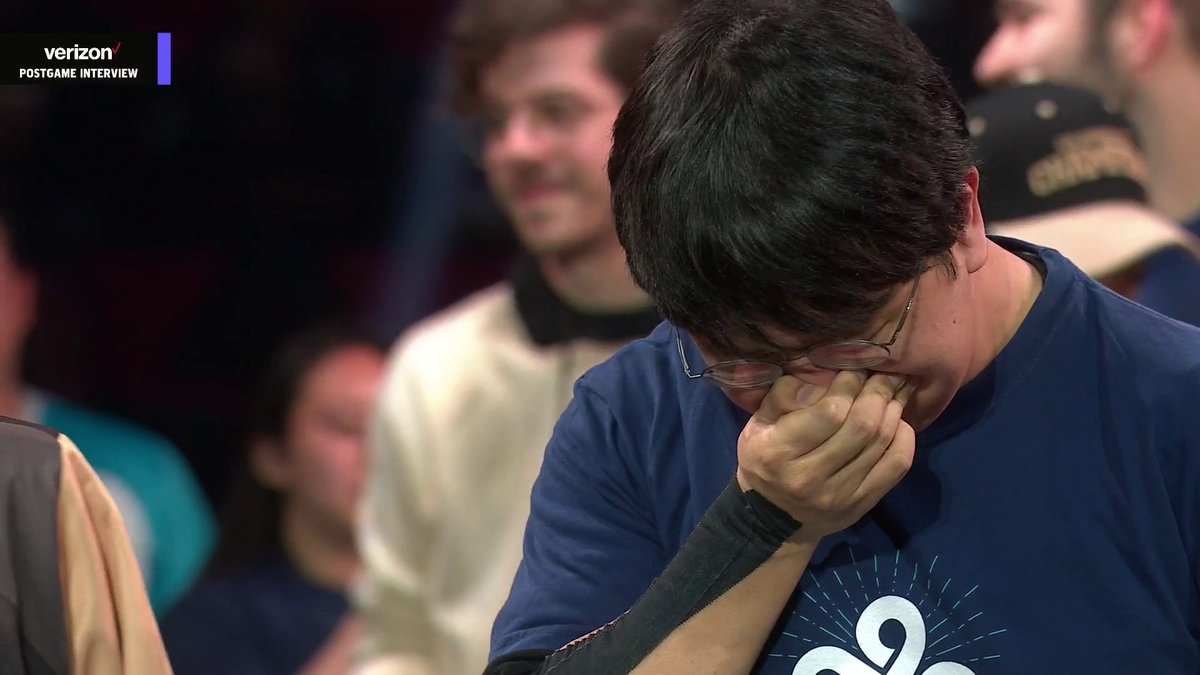 Chants and a standing ovation for a tearful EMENES after his first #LCS title 💙