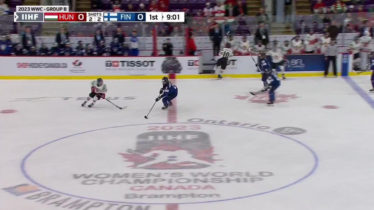 🇫🇮 FINLAND SCORES! Who other than Leijonat.fi ’s Nelli Laitenen as she lights the lamp to get the opening goal. Leijonat.fi leads 1-0 over Hockey Hungary #WomensWorlds #HUNFIN