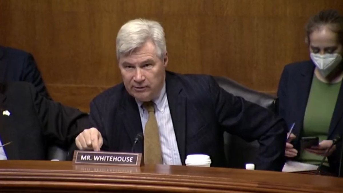 That Justice Thomas didn't disclose free trips on private jets and yachts is disturbing but not surprising. In fact, last year I led a Senate Judiciary Democrats 🇺🇸 subcommittee hearing on SCOTUS ethics problems, where we discussed exactly how a justice might go about hiding free vacations.