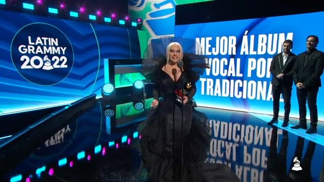 sem dúvidas pra mim é a Luísa Sonza entregando um grammy pra Christina Aguilera