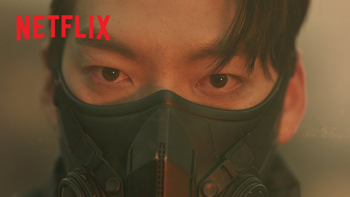 Kurir oksigen yang menjadi harapan keberlangsungan hidup umat manusia siap memulai pengiriman. Serial sci-fi Black Knight tayang 12 Mei di Netflix.