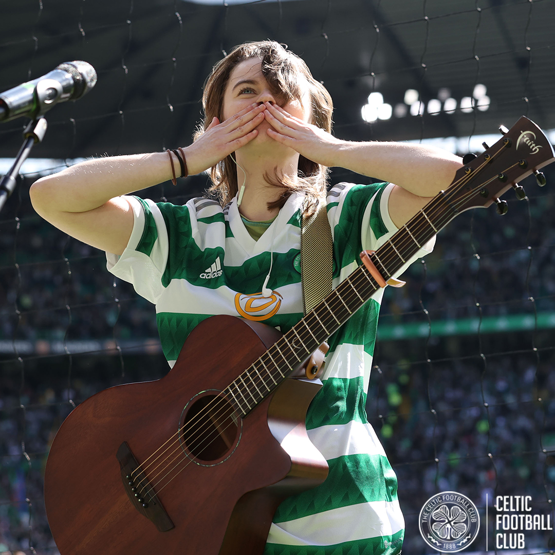 🎶 Jota, Jota on the wing! 🎶 A special thanks to Ellie Dixon who joined Liam McGrandles at Celtic Park on Saturday for a brilliant pre-match performance 🤩 Thanks for giving her a warm Paradise welcome, Celts! 💚🙌 #CelticFC🍀