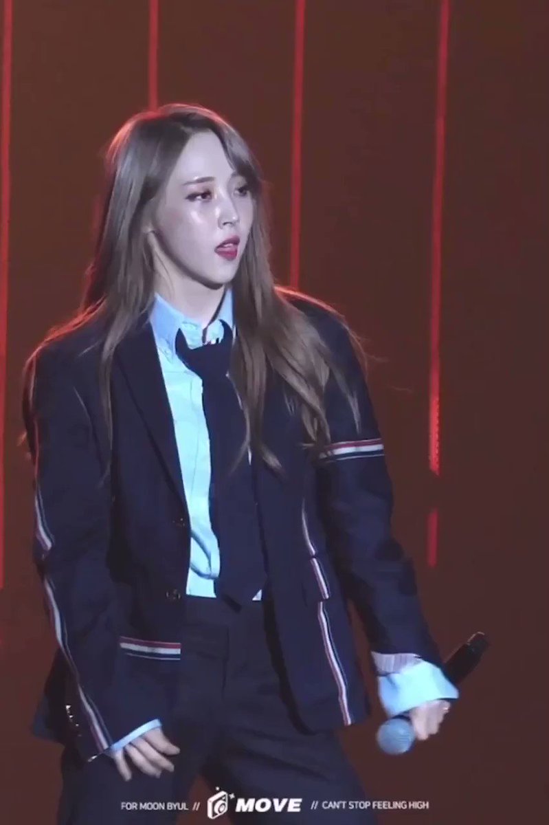 presenting: moonbyul with a shirt and tie (thread)