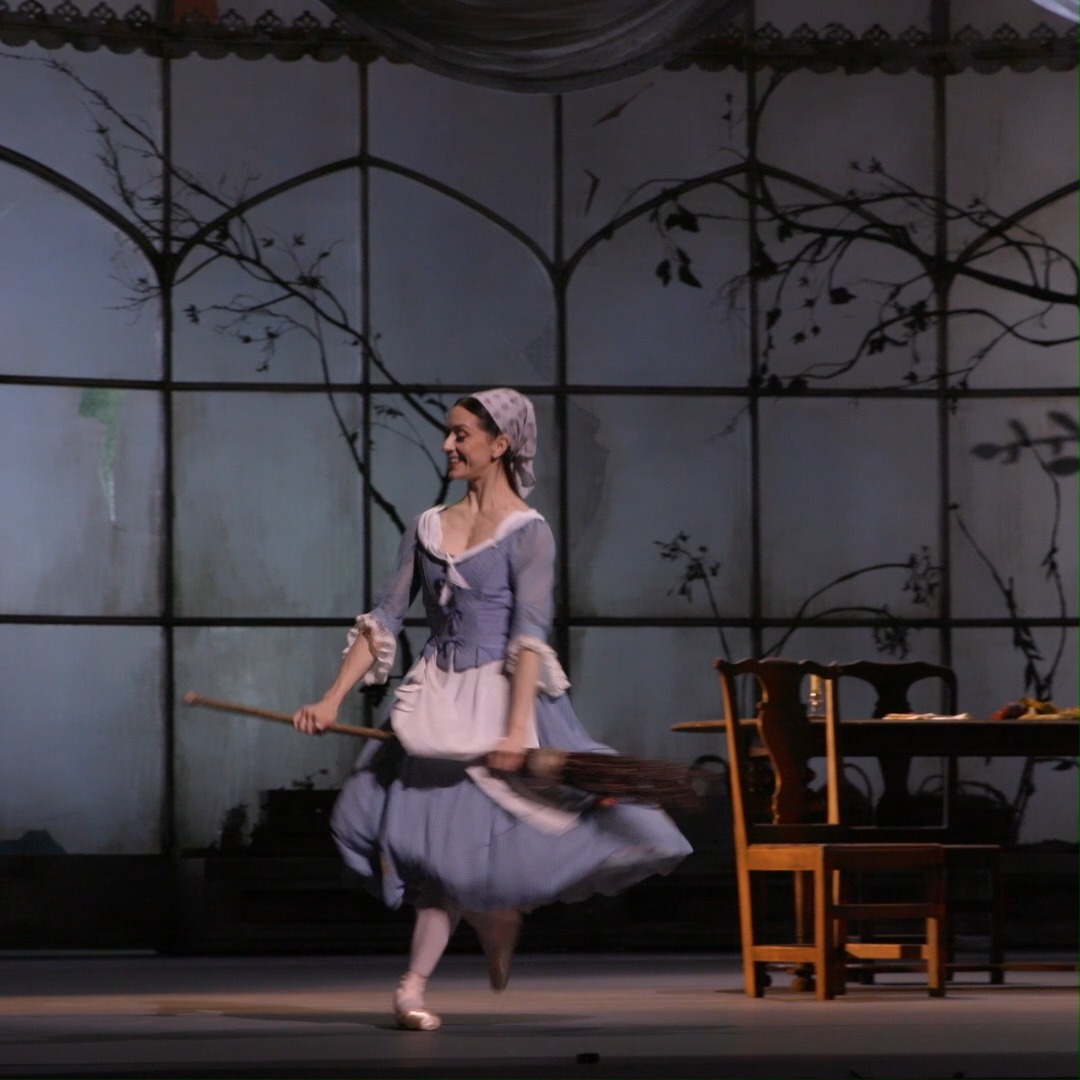 🎬👸🏻 Get ready to have a ball at the cinema with Cinderella! On 12 April, watch the magic unfold in this live performance at your nearest cinema! Find your nearest screening here: #RoyalOperaHouse