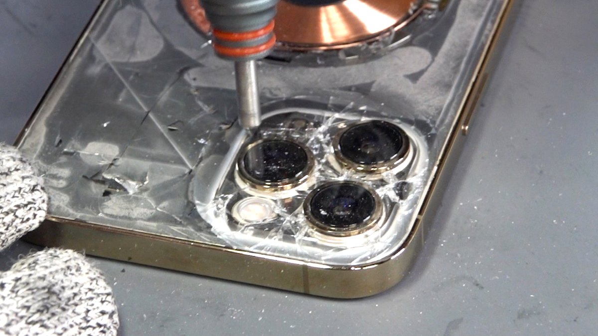 Watch how a professional restores a cracked iPhone back glass
