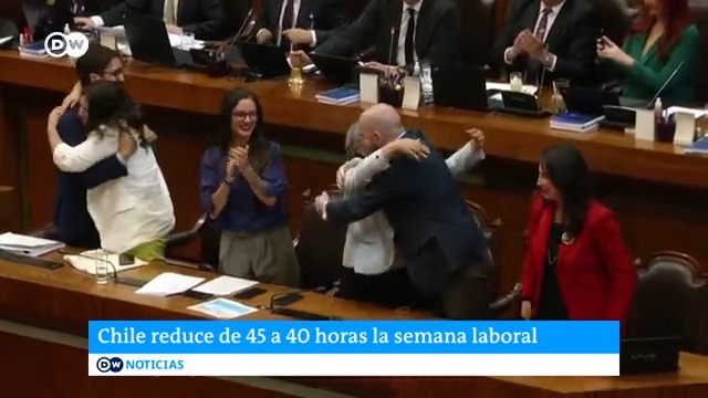 #Chile reduce la semana laboral a 40 horas La ley será implementada gradualmente en los próximos cinco años. El proyecto es una iniciativa clave del actual Gobierno y fue impulsada hace seis años por diputados del Partido Comunista. #DWNoticias /jam