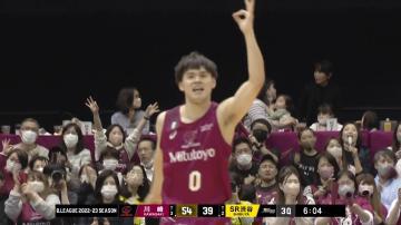 会場を熱くさせる藤井祐眞🔥🔥🔥 本日3本目の3Pシュートを沈める！ @maaaayu40 川崎ブレイブサンダース⚡️川崎からバスケの未来を⚡️ 📡バスケットLIVEで生配信中 #Bリーグ