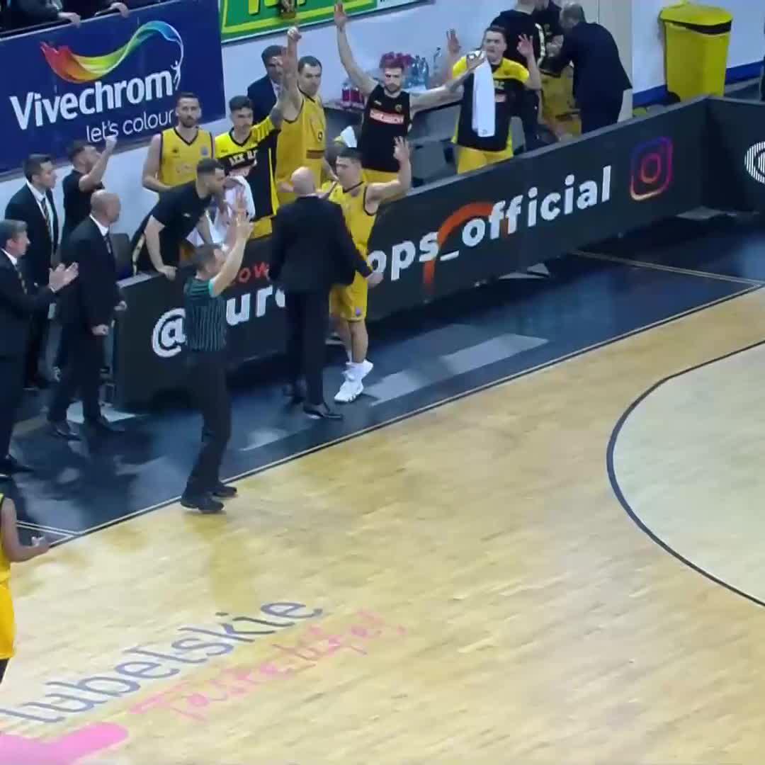 When your 𝗰𝗼𝗮𝗰𝗵 and your 𝗵𝘆𝗽𝗲 𝗺𝗮𝗻 are the same person 🤭 #BasketballCL | AEK BC