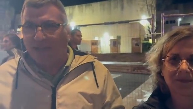 דלית ורונן סולקו מחגיגות המימונה בנוכחות רה"מ בחדרה כי אינם חברי ליכוד: "שאלו אם אנחנו חברי ליכוד וענינו שלא. כמה דקות אחר כך הוציאו אותנו החוצה. אנחנו תושבי השכונה מעל ל-50 שנה. זו תחושה נוראית, בא לבכות" לידיעה המלאה >>> (אורלי אלקלעי)