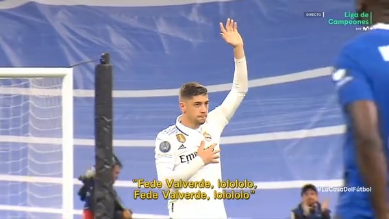 El cariño del Santiago Bernabéu a Fede Valverde. #LaCasaDelFútbol #UCL