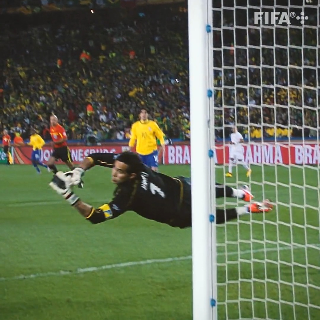 El capitán y guardián de la 𝑮𝒆𝒏𝒆𝒓𝒂𝒄𝒊𝒐́𝒏 𝑫𝒐𝒓𝒂𝒅𝒂 🇨🇱🏆🏆 ¡Feliz cumpleaños, Claudio Bravo Muñoz! 🧤 Selección Chilena | #CopaMundialFIFA