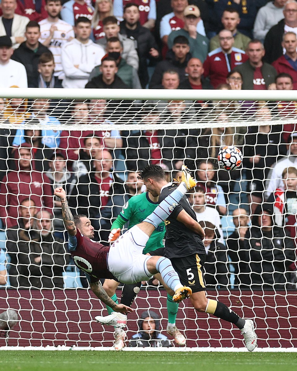 Acrobatics from Danny Ings 🤯 #AVLNEW