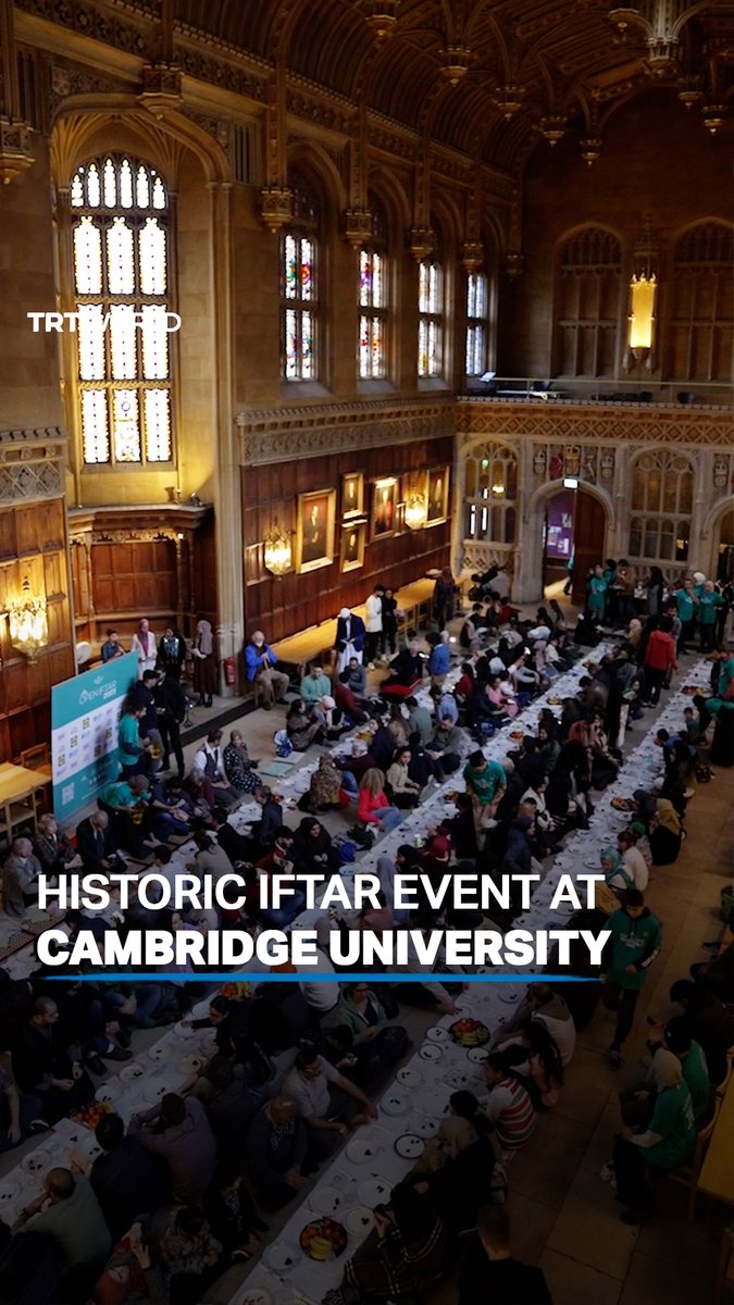 Cambridge Universityโs iconic Kingโs College hosted its first iftar event. Hundreds of people from different walks of life attended the historic event organised by the Open Iftar project