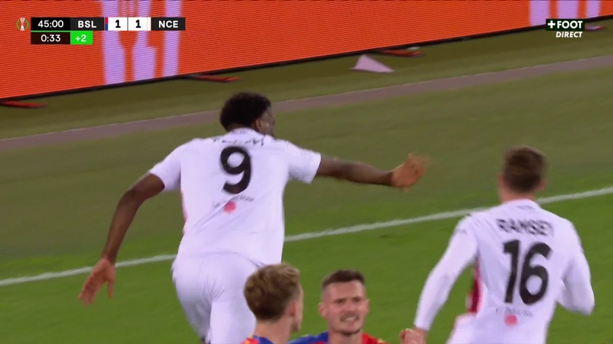 OH MAIS TEREM MOFFI !!! LE RETOURNÉ ACROBATIQUE 🤯🤯🤯 #FCBOGCN | #UECL