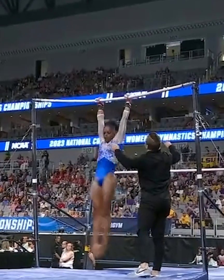 Back like she never left 😤 Trinity Thomas with a 9.95 on bars Gators Gymnastics