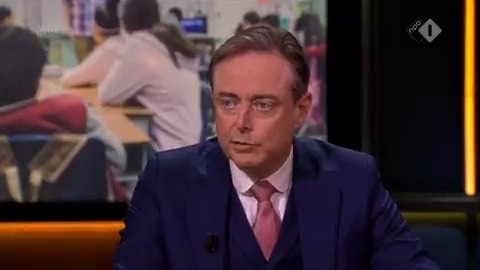 Burgemeester van Antwerpen Bart De Wever vreest een burgeroorlog door doorgeslagen woke-denken. “Ik denk dat er iets mis is in de intellectuele cultuur, die boosheid aanmoedigt. En dat is de woke-cultuur die ik diepe wortels toeschrijf.” #Op1 #WNL