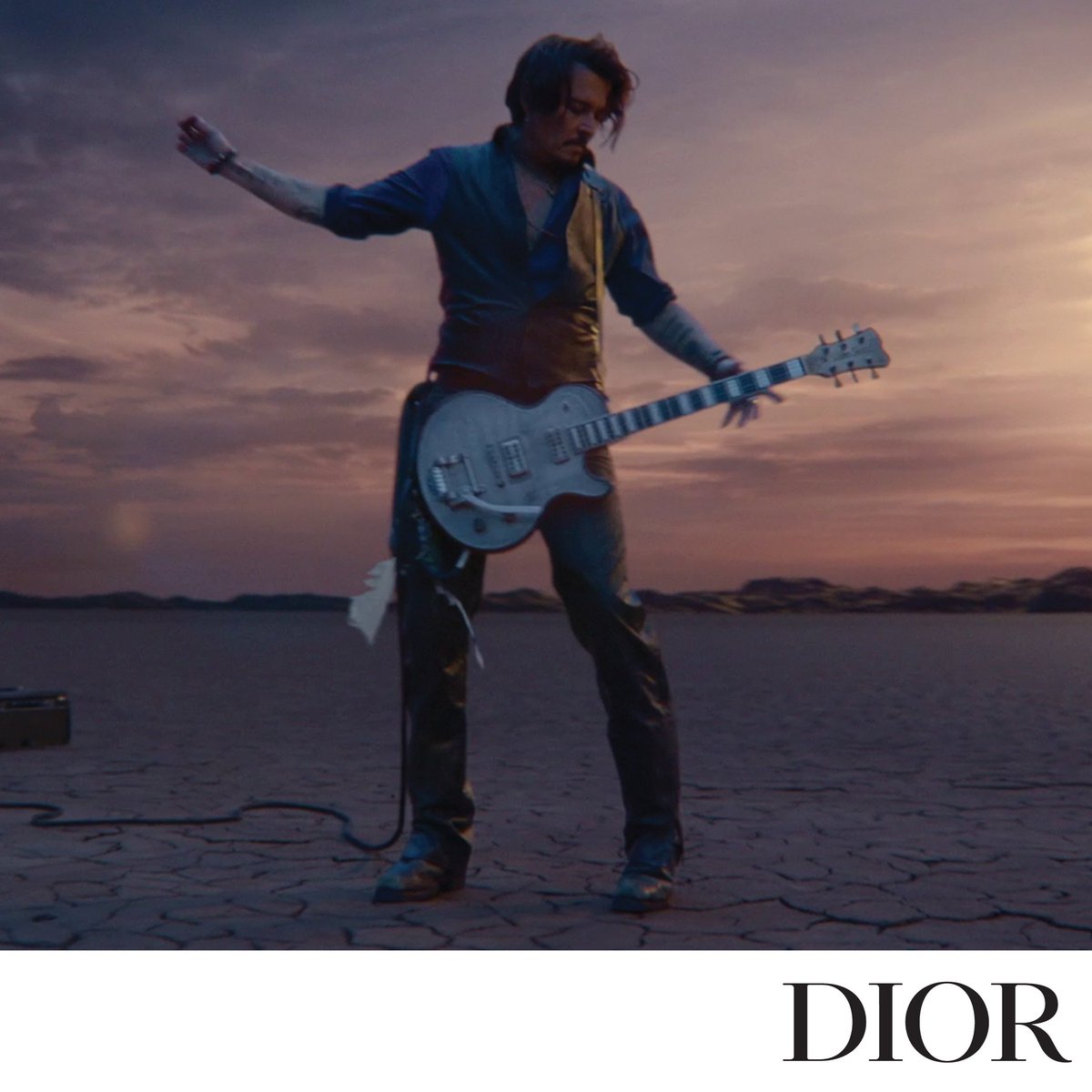 DIOR ソヴァージュ ジョニー・デップが纏う、ソヴァージュ オードゥ トワレ。 力強くフレッシュに香り立ち、野性的なエレガンスを刺激するディオールのメンズ フレグランス。 #diorsauvage #ソヴァージュ