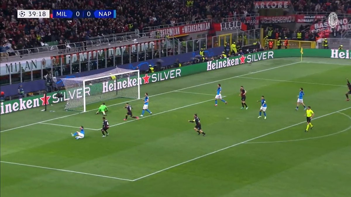 🎥 Tune in to watch the top moments of #MilanNapoli 🍿 #SempreMilan #UCL