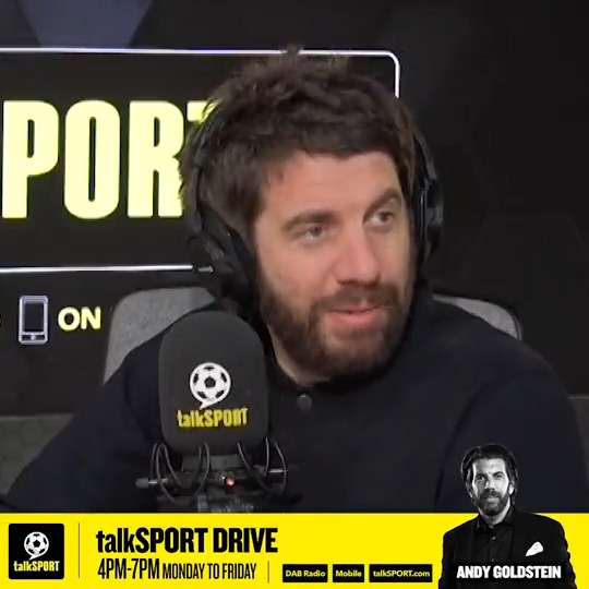 🤨 “Chelsea extend Enzo Fernandez’s contract by a further year… is that real!?” 🤷‍♂️ “Why’ve they done that? Bonkers!” 😳 “This is unbelievable! His new contract runs out in 2032! Ridiculous!” Andy Goldstein’s stunned by #CFC handing Enzo Fernandez a contract extension! 📝