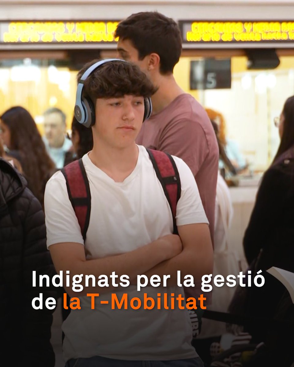 “És el tercer dia que venim.” Aconseguir una T-Mobilitat s'ha convertit gairebé en una odissea. Des del març, és imprescindible per comprar la T-Jove, que ja no es ven en cartó. Els punts de venda estan desbordats i no hi ha cites disponibles fins al maig.