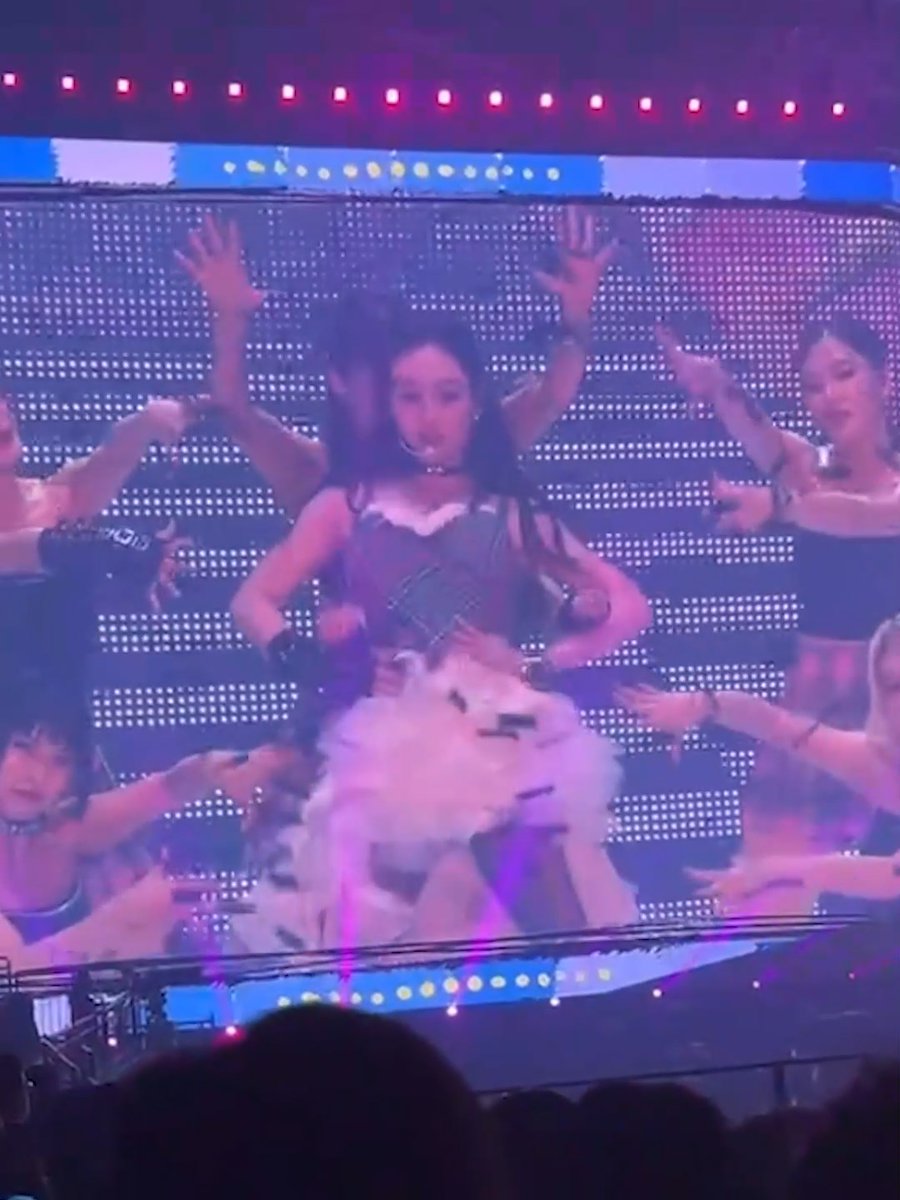 NAYEON POP SPECIAL DANCE BREAK #TWICE_5TH_WORLD_TOUR