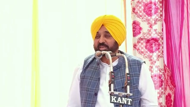 ਗ਼ਰੀਬਾਂ ਵੱਲ ਕਿਸੇ ਨੇ ਧਿਆਨ ਨਹੀਂ ਦਿੱਤਾ…ਸਗੋਂ ਸਬਸਿਡੀਆਂ ਵੱਡੇ ਵੱਡੇ ਅਰਬਪਤੀਆਂ ਨੂੰ ਦਿੱਤੀਆਂ ਜਾਂਦੀਆਂ ਰਹੀਆਂ…ਦੁੱਖ ਹੁੰਦਾ ਹੈ 75 ਸਾਲਾਂ ‘ਚ ਗਰੀਬਾਂ ਦੀ ਗਰੀਬੀ ਦੂਰ ਕਰਨ ਲਈ ਕਿਸੇ ਨੇ ਸੋਚਿਆ ਹੀ ਨਹੀਂ…ਹੁਣ ਗਰੀਬ ਪਰਿਵਾਰਾਂ ਦੀ ਜ਼ਿੰਦਗੀ ਨੂੰ ਥੋੜਾ ਤੋਰਾ ਪਿਆ ਹੈ…