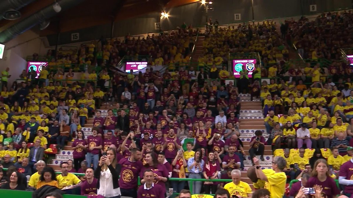 💫 𝘼 𝙟𝙖𝙢𝙖𝙞𝙨 𝙡𝙚𝙨 𝙥𝙧𝙚𝙢𝙞𝙚𝙧𝙨. 🤩🌋 Incroyable tifo géant à Beaublanc pour les 30 ans d'un des plus grands exploits du sport français ! #BetclicELITE #LNBextra Limoges CSP