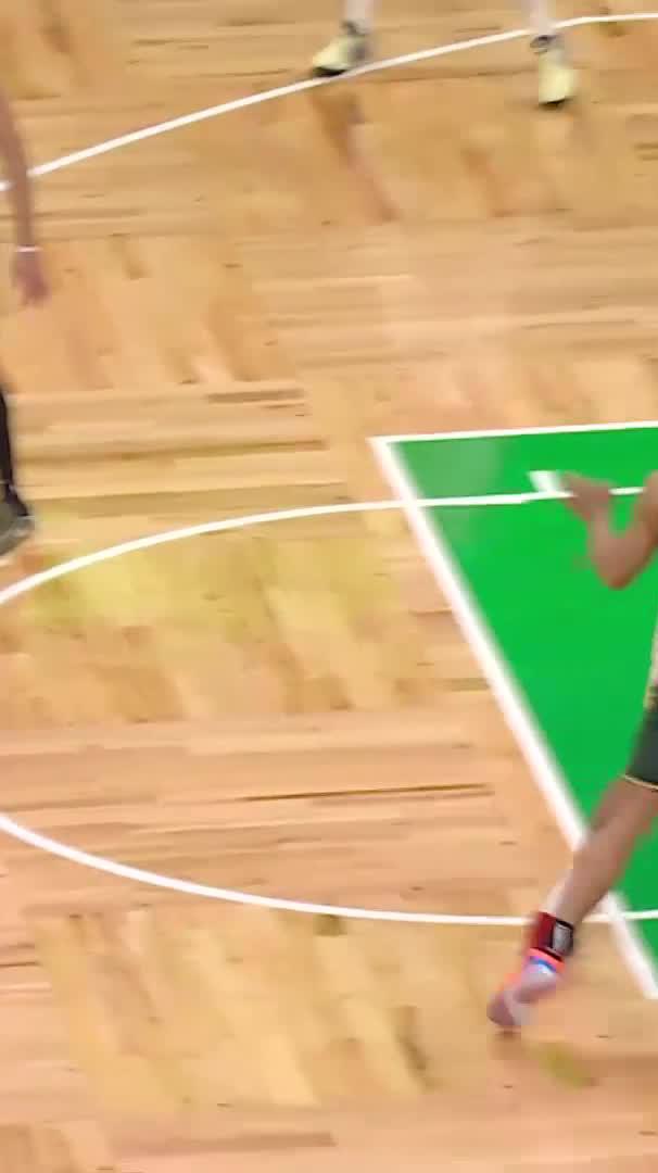 Goodness, Jaylen Brown 😱