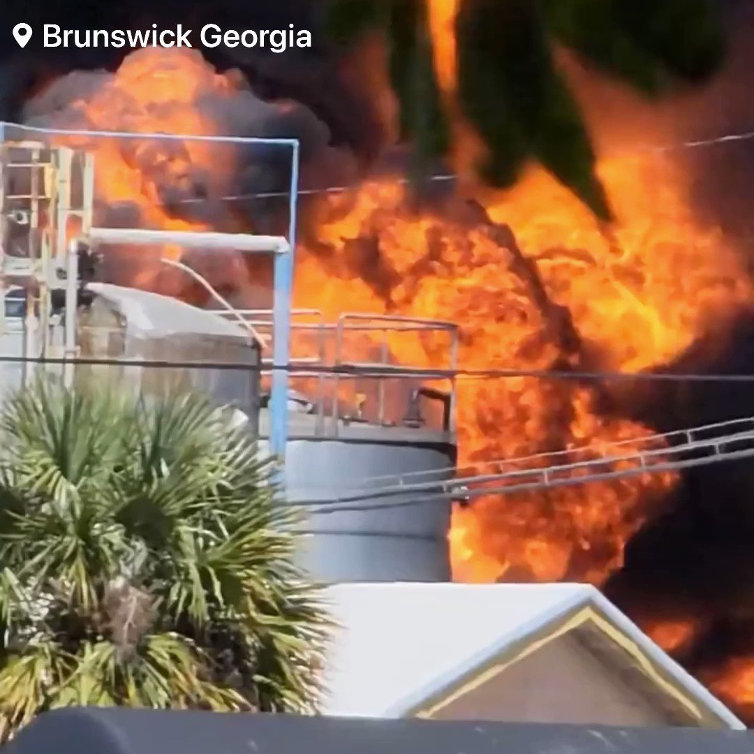 🚨#BREAKING: A half-mile radius Shelter-in-place has been issued following a large chemical plant fire 📌#Brunswick | #Georgia There has been a large chemical plant fire at a Pinova chemical plant in Brunswick, Georgia. Emergency officials have issued a shelter-in-place order for a half-mile radius. As numerous firefighters and agencies battle the flames. The plant produces materials such as adhesives, glues, and even food products that are commonly used every day.