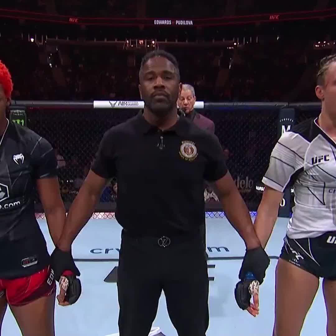 Kicking off #UFCKansasCity with a split decision W! @joselyneMMA29 makes it 3 straight wins with a close one over Lucie Pudilova