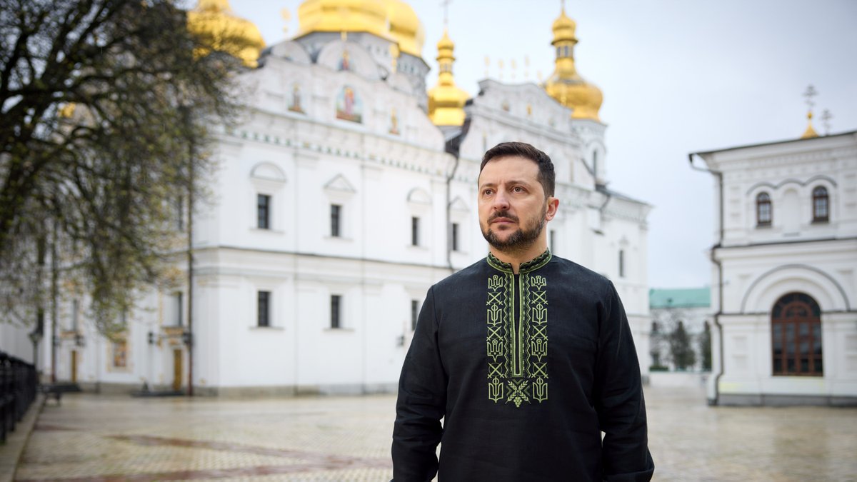 Lord's Resurrection means victory of life. We celebrate Easter with faith in irreversibility of this victory. Heaven sees our faith & firmness. The world sees valor & invincibility. The enemy sees our strength & determination. 🇺🇦 will see the light of victory. Christ is Risen!