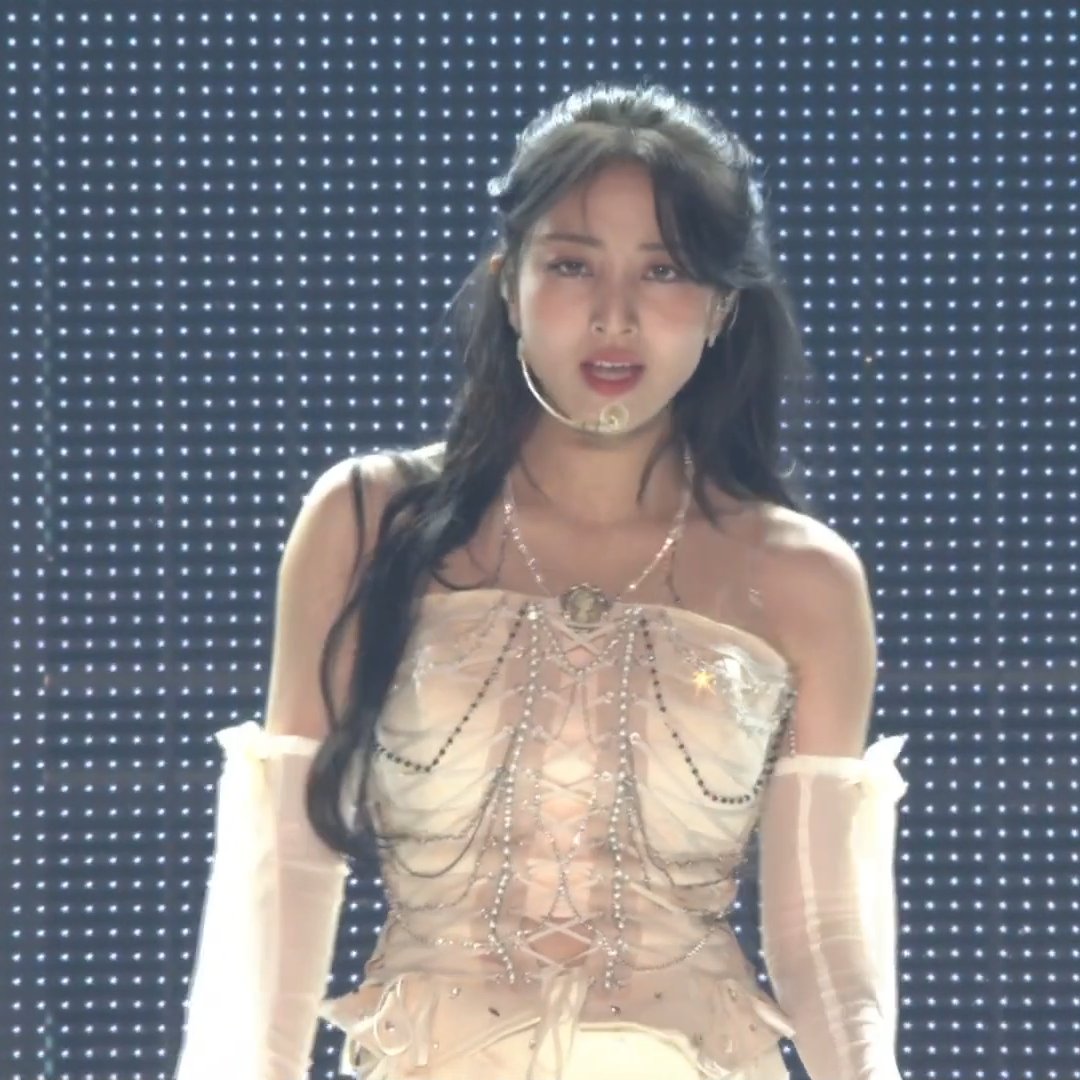 JIHYO'S ACAPELLA SOLO IN FEEL SPECIAL SHE'S SO GOOD #TWICE_5TH_WORLD_TOUR