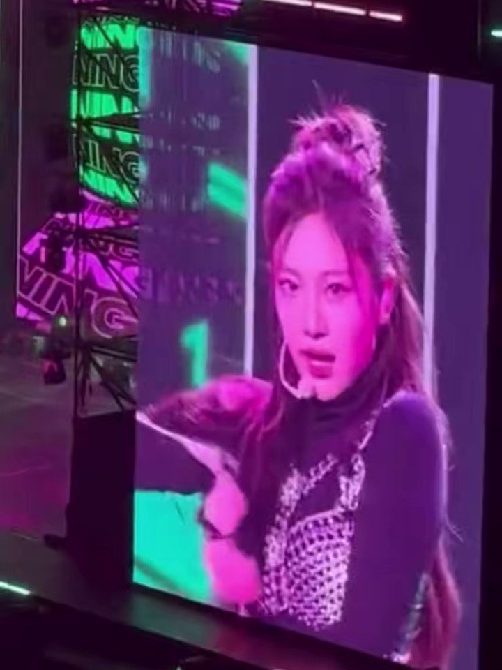 the confidence, facial expressions and stage presence!!! ningning you're insane 😭😭😭 #aespaSYNK_HYPERLINEinSAITAMA_D1 #NINGNING #닝닝 #宁宁 #ニンニン #aespa