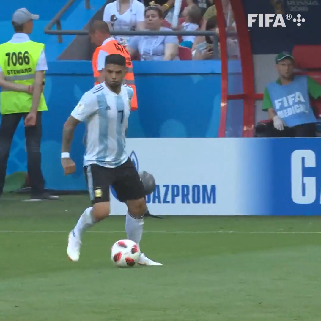 ليث يرقص التانجو 💫🦁 إيفر بانيجا واحد ممن يُتقنون السهل الممتنع 🇦🇷
