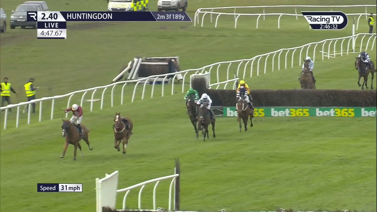 🏇 Master Malcolm justifies favouritism with a convincing victory in the Racing TV Handicap Chase for Harrison Beswick and Emma-Jane Bishop 👏
